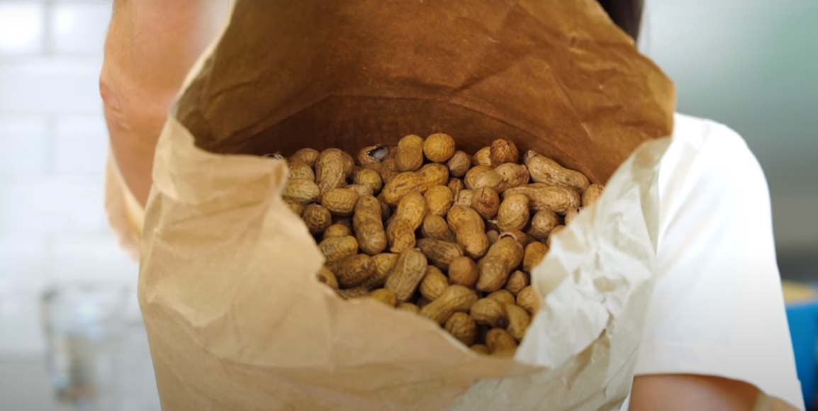 Here are the steps to boil peanuts
